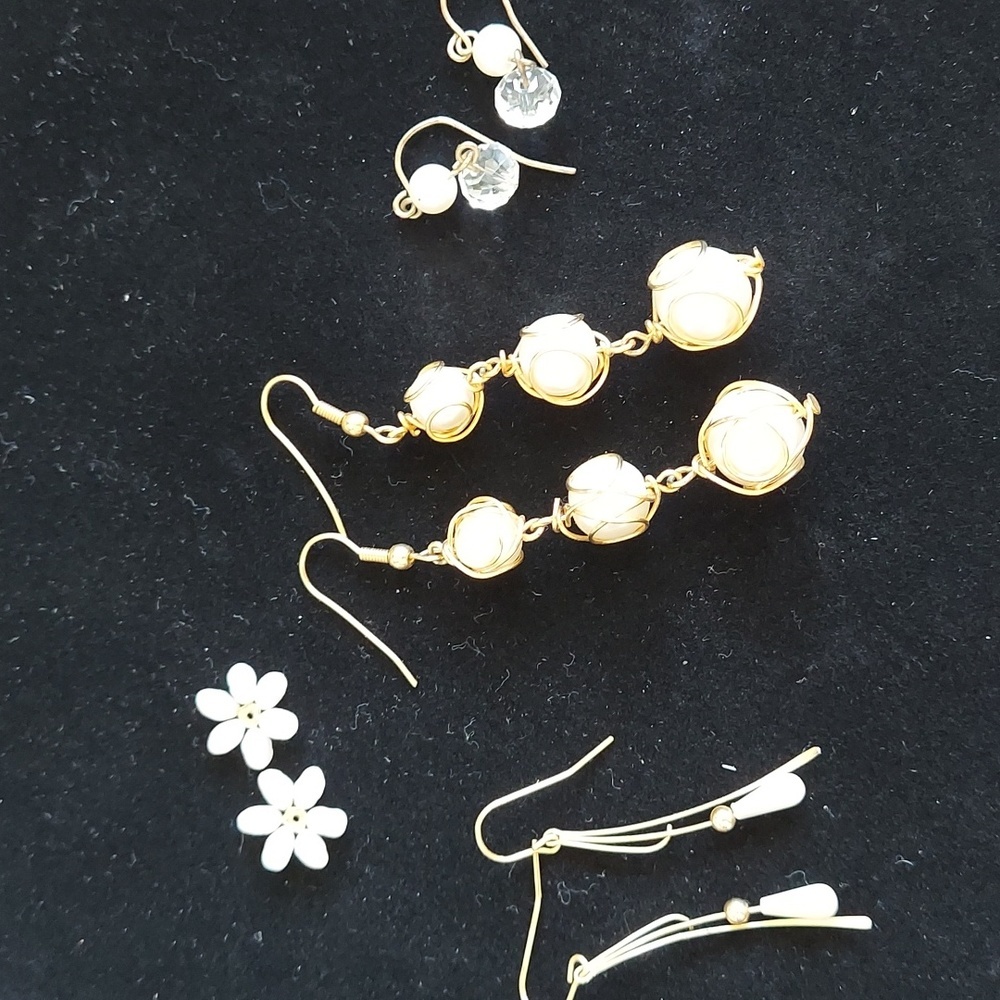Bundle of pearl jewelry